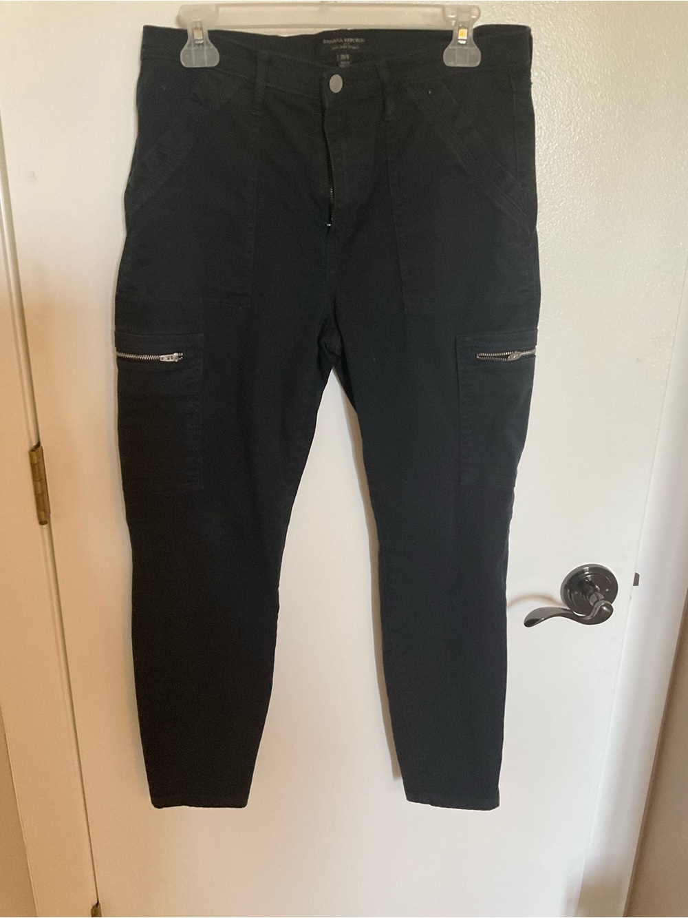 Banana Republic Black Skinny Cargo Pants with Zip Pockets Size 8